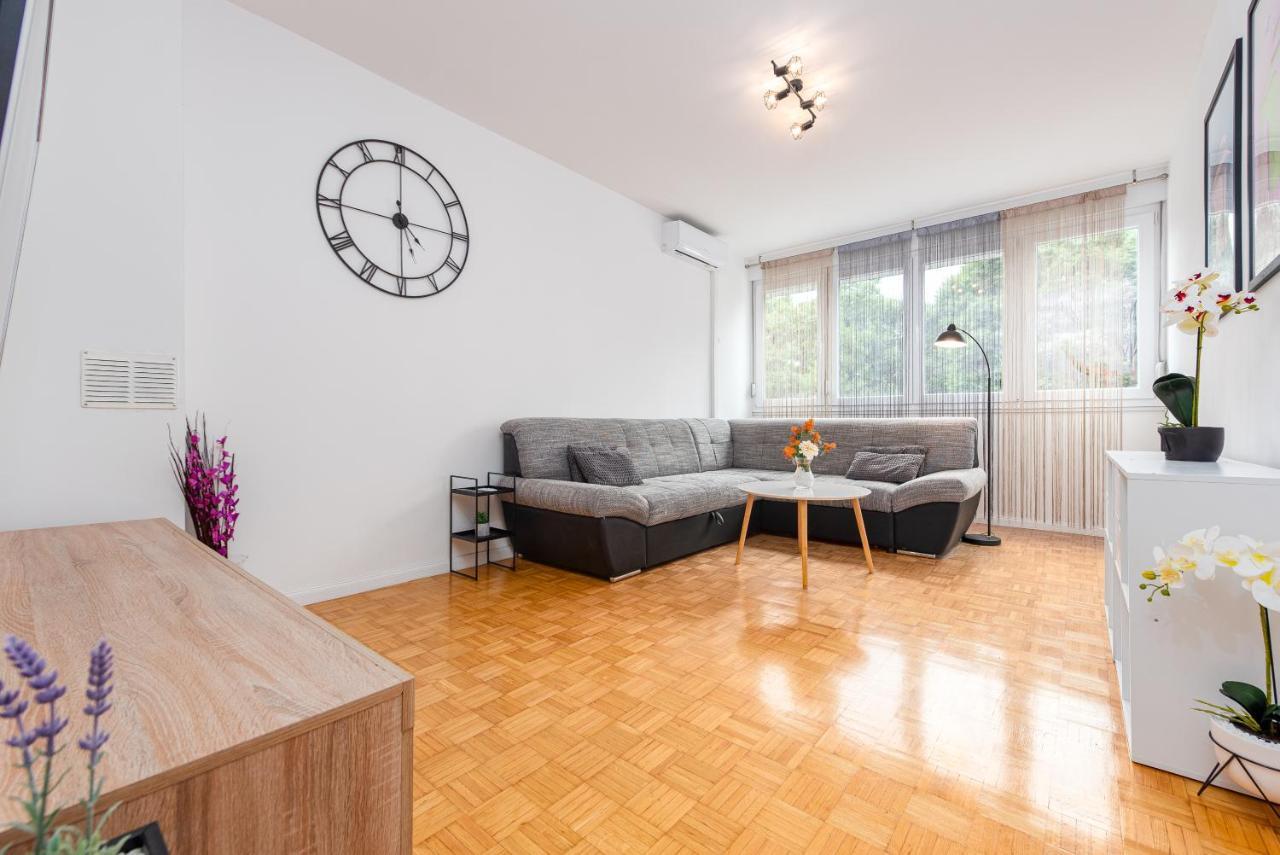 Apartment 12 O'Clock ซาดาร์ ภายนอก รูปภาพ